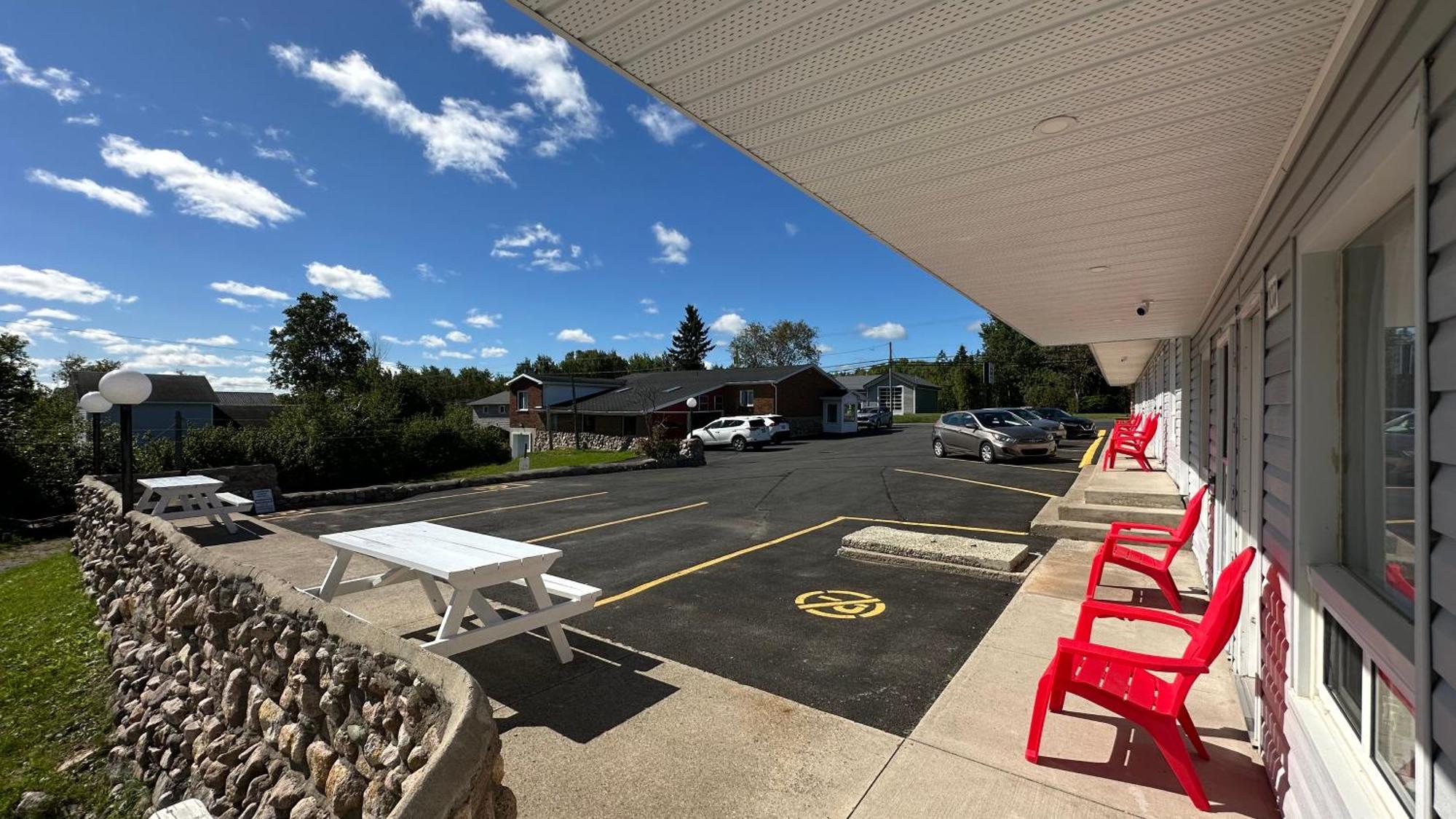 Motel 7 Inn & Suites Beresford Buitenkant foto